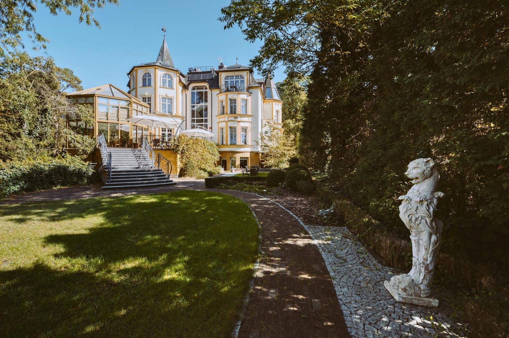 Grape Hotel Вроцлав Екстериор снимка
